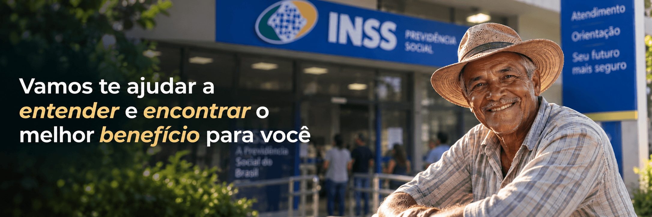 Vamos te ajudar a entender e encontrar o melhor benefício para você — homem idoso de chapéu de palha sorrindo em frente a uma agência do INSS